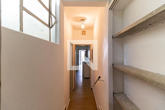 Corredor de casa para alugar com 3 quartos, 140m² em São Salvador, São Paulo