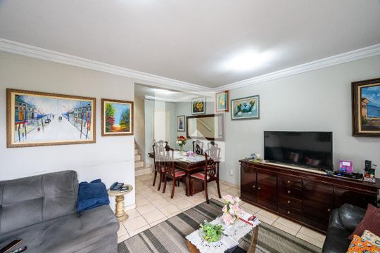 Sala de casa à venda com 3 quartos, 200m² em Vila Paulista, São Paulo