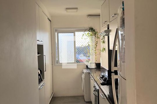 Cozinha de apartamento para alugar com 1 quarto, 60m² em Jardim Bontempo, Taboão da Serra