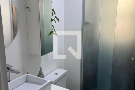 Banheiro de apartamento para alugar com 1 quarto, 60m² em Jardim Bontempo, Taboão da Serra