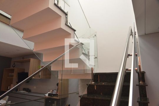 Escada de casa à venda com 3 quartos, 289m² em Vila Alpina, Santo André