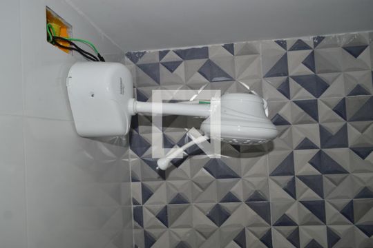 Banheiro de kitnet/studio para alugar com 1 quarto, 28m² em Ipiranga, São Paulo