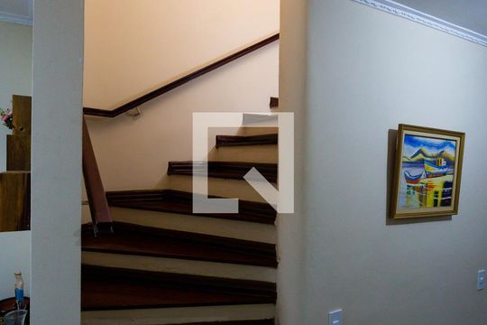 Escada de casa à venda com 3 quartos, 128m² em Vila Sonia, São Paulo