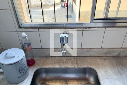 Cozinha de casa para alugar com 1 quarto, 35m² em Vila Guarani (z Sul), São Paulo