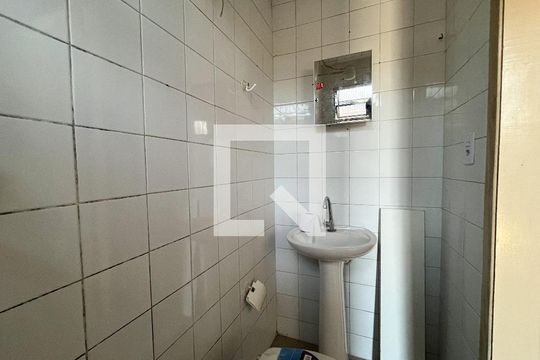 Banheiro de casa para alugar com 1 quarto, 35m² em Vila Guarani (z Sul), São Paulo