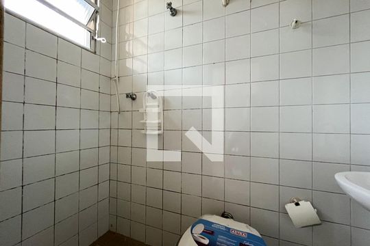 Banheiro de casa para alugar com 1 quarto, 35m² em Vila Guarani (z Sul), São Paulo