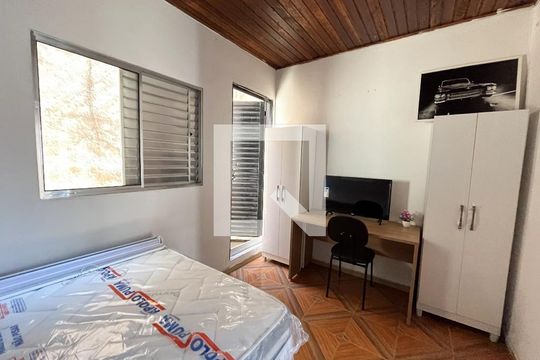 Sala/Quarto de casa para alugar com 1 quarto, 35m² em Vila Guarani (z Sul), São Paulo