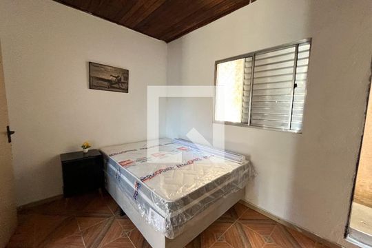 Sala/Quarto de casa para alugar com 1 quarto, 35m² em Vila Guarani (z Sul), São Paulo