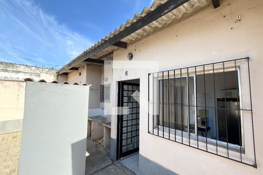 Fachada de casa para alugar com 1 quarto, 35m² em Vila Guarani (z Sul), São Paulo