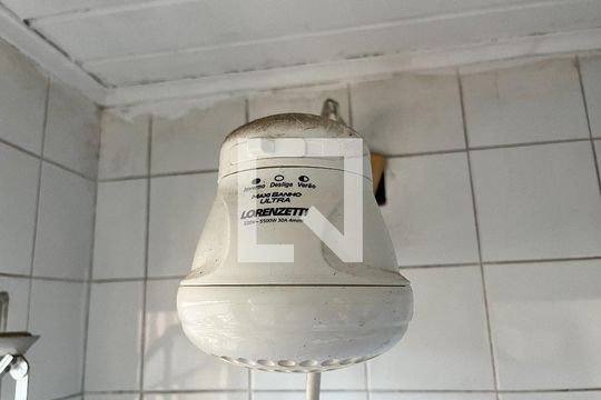 Banheiro de casa para alugar com 1 quarto, 35m² em Vila Guarani (z Sul), São Paulo