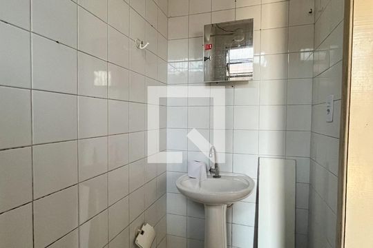 Banheiro de casa para alugar com 1 quarto, 35m² em Vila Guarani (z Sul), São Paulo