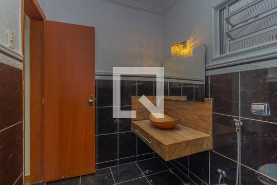 Banheiro  de casa à venda com 3 quartos, 390m² em Concórdia, Belo Horizonte