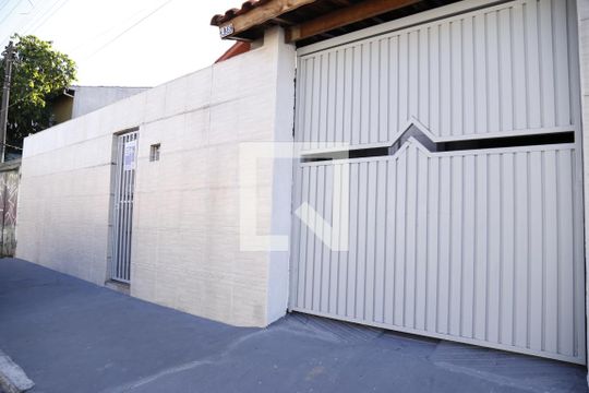 Fachada de casa para alugar com 1 quarto, 60m² em Parque São Luís, São Paulo