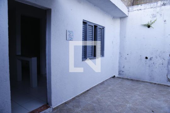 Quintal de casa para alugar com 1 quarto, 60m² em Parque São Luís, São Paulo