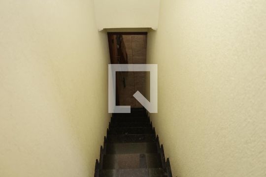 Escada para a Área de serviço - Descida de casa à venda com 3 quartos, 158m² em Cidade Antônio Estevão de Carvalho, São Paulo