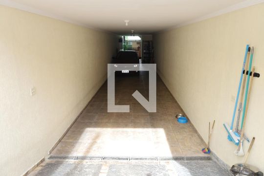 Garagem de casa à venda com 3 quartos, 158m² em Cidade Antônio Estevão de Carvalho, São Paulo