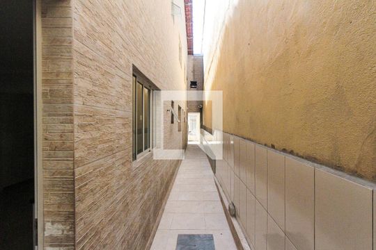 Corredor de casa para alugar com 2 quartos, 70m² em Jardim Sapopemba, São Paulo