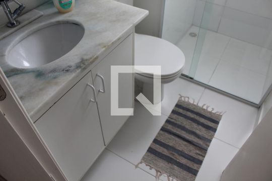 Banheiro da Suíte de apartamento para alugar com 3 quartos, 70m² em Jardim Sabiá, Cotia