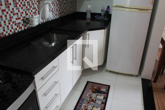 Cozinha de apartamento para alugar com 3 quartos, 70m² em Jardim Sabiá, Cotia