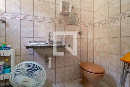 Banheiro da suíte de casa à venda com 3 quartos, 200m² em Planalto, Belo Horizonte