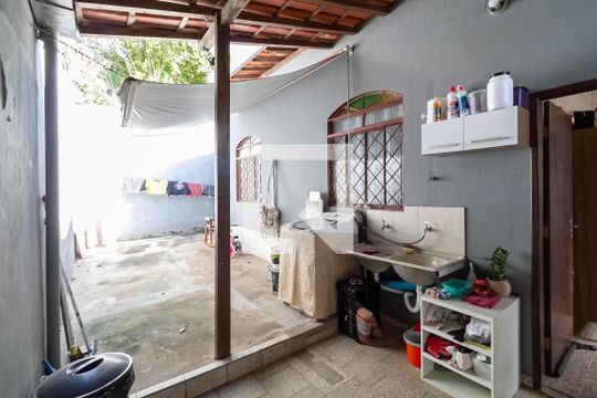 Área de serviço de casa à venda com 3 quartos, 200m² em Planalto, Belo Horizonte
