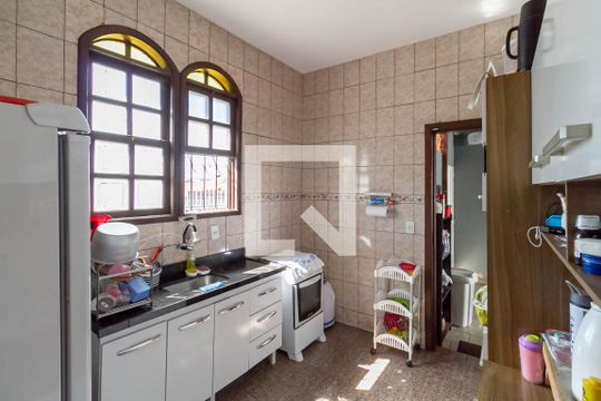 Cozinha de casa à venda com 3 quartos, 200m² em Planalto, Belo Horizonte