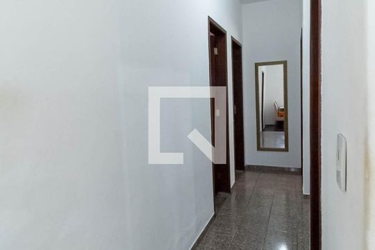 Corredor de casa à venda com 3 quartos, 200m² em Planalto, Belo Horizonte