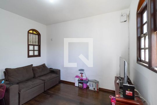 Sala de casa à venda com 3 quartos, 200m² em Planalto, Belo Horizonte