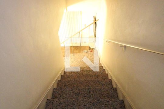 Escada de casa à venda com 3 quartos, 100m² em Jardim São Paulo, São Paulo
