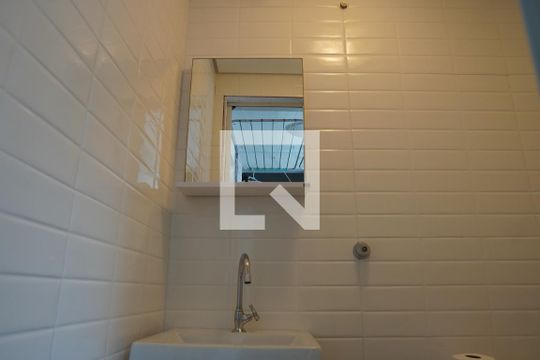 Banheiro de serviço de apartamento à venda com 2 quartos, 103m² em Real Parque, São Paulo