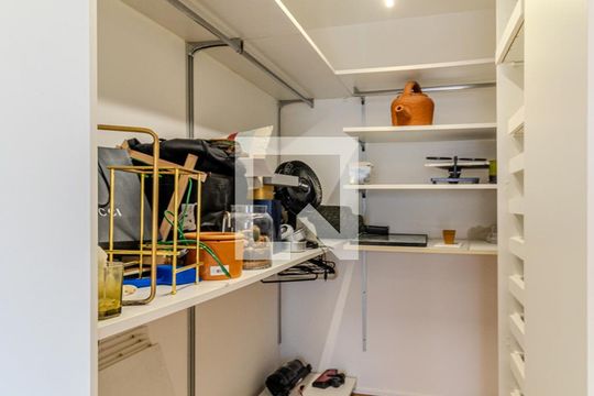 Closet de apartamento para alugar com 1 quarto, 88m² em Santa Cecília, São Paulo