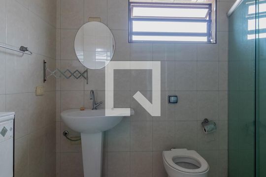 Casa 1 Banheiro de casa à venda com 6 quartos, 230m² em Vila Granada, São Paulo