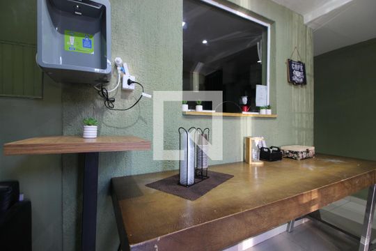 Hall social de kitnet/studio para alugar com 1 quarto, 20m² em Pinheiros, São Paulo