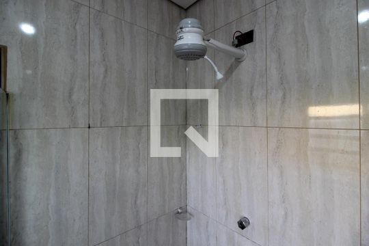 Banheiro de kitnet/studio para alugar com 1 quarto, 20m² em Pinheiros, São Paulo