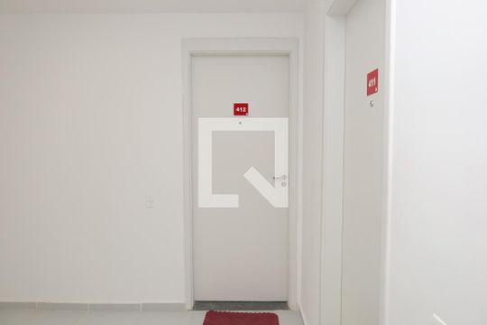 Área comum -Porta do apartamento de apartamento para alugar com 2 quartos, 32m² em Cidade Antônio Estevão de Carvalho, São Paulo
