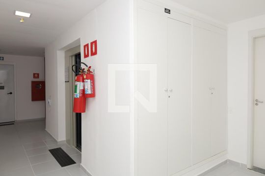 Área comum -Saguão do andar de apartamento para alugar com 2 quartos, 32m² em Cidade Antônio Estevão de Carvalho, São Paulo