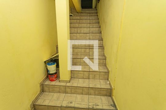 Entrada  de casa para alugar com 2 quartos, 60m² em Taboão, Diadema