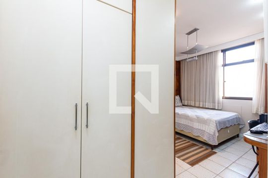 Quarto 2 de apartamento à venda com 5 quartos, 341m² em Icaraí, Niterói