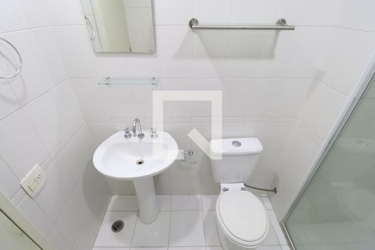 Banheiro de apartamento para alugar com 1 quarto, 42m² em Água Branca, São Paulo
