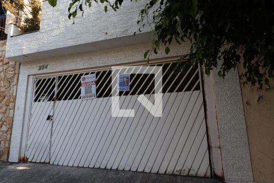 Fachada de casa à venda com 2 quartos, 100m² em Vila Olinda, São Paulo