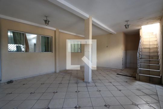 Garagem de casa à venda com 2 quartos, 100m² em Vila Olinda, São Paulo
