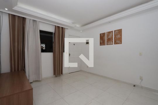 Sala de casa à venda com 2 quartos, 100m² em Vila Olinda, São Paulo