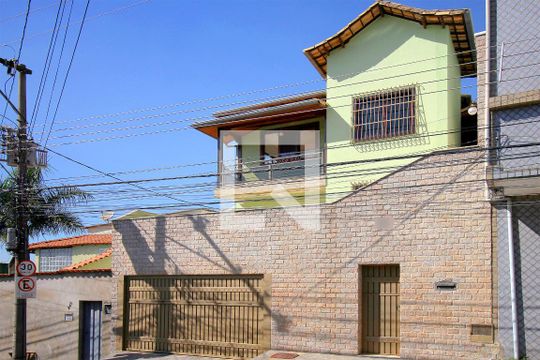 Fachada de casa à venda com 4 quartos, 261m² em Concórdia, Belo Horizonte
