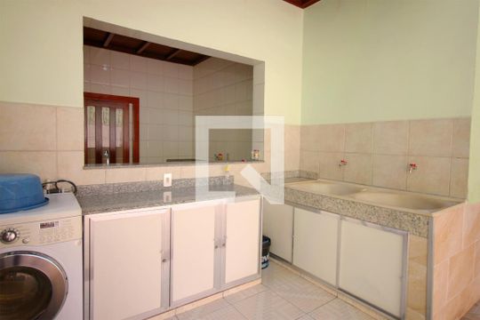Área de Serviço de casa à venda com 4 quartos, 261m² em Concórdia, Belo Horizonte