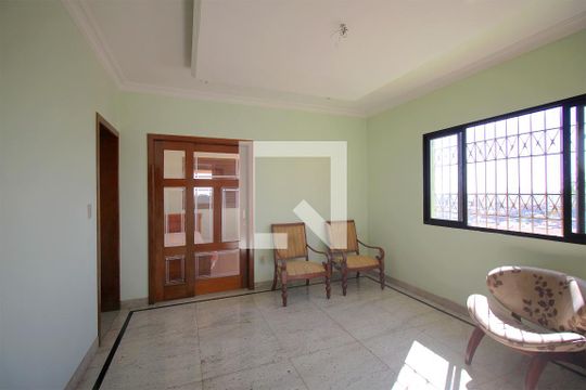Sala de casa à venda com 4 quartos, 261m² em Concórdia, Belo Horizonte