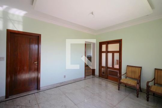 Sala de casa à venda com 4 quartos, 261m² em Concórdia, Belo Horizonte