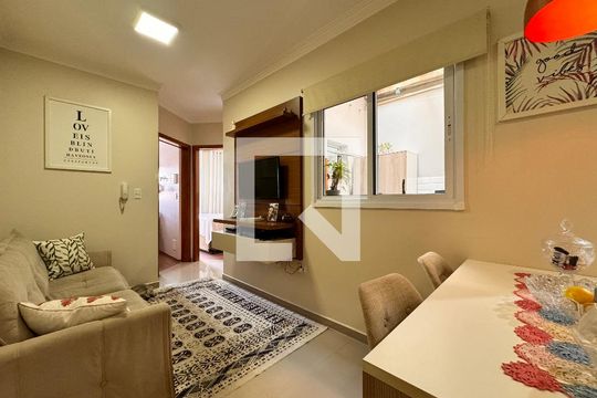 Sala de apartamento à venda com 2 quartos, 49m² em Vila Eldízia, Santo André