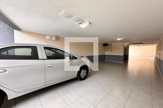 Garagem de apartamento à venda com 2 quartos, 49m² em Vila Eldízia, Santo André