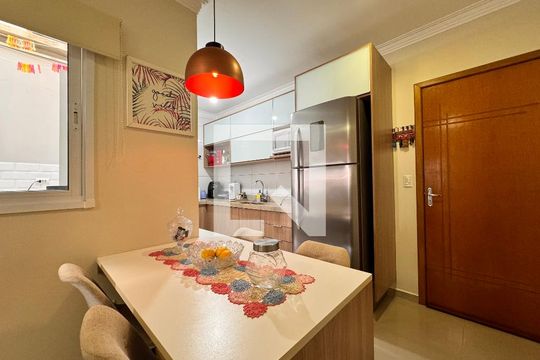 Sala de apartamento à venda com 2 quartos, 49m² em Vila Eldízia, Santo André
