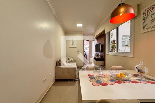 Sala de apartamento à venda com 2 quartos, 49m² em Vila Eldízia, Santo André